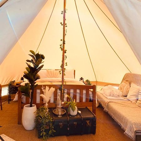 Fen Meadows Glamping - Luxury Cabins And Bell Tents Кембридж Екстер'єр фото