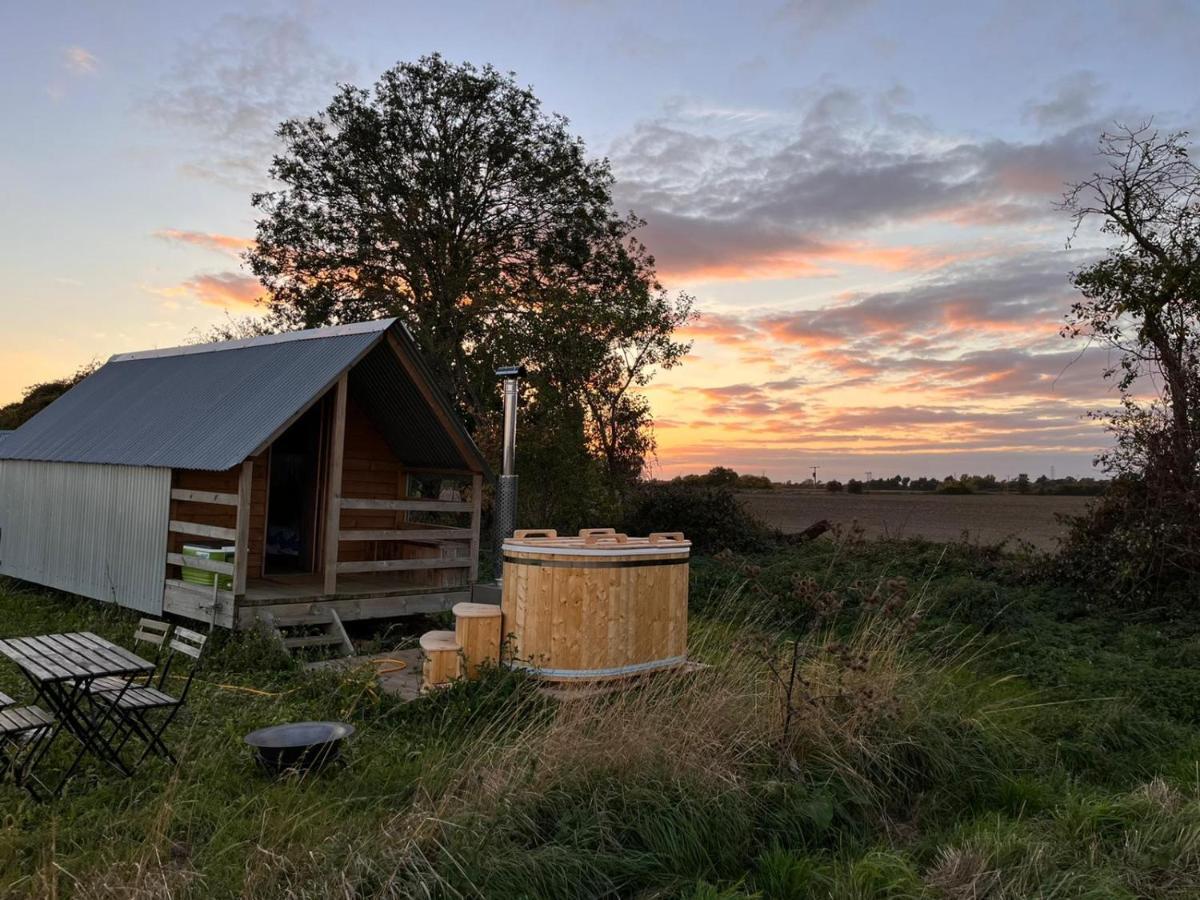 Fen Meadows Glamping - Luxury Cabins And Bell Tents Кембридж Екстер'єр фото