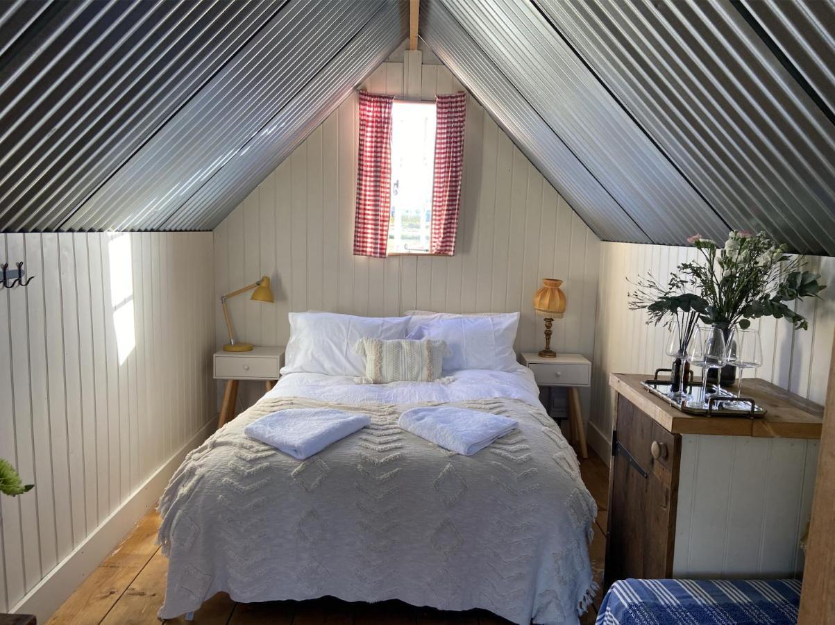 Fen Meadows Glamping - Luxury Cabins And Bell Tents Кембридж Екстер'єр фото