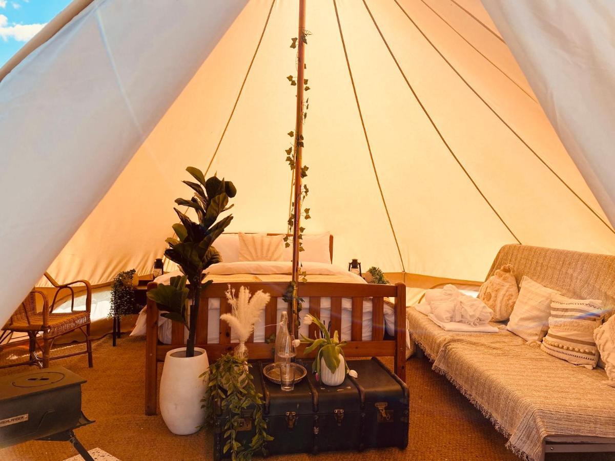 Fen Meadows Glamping - Luxury Cabins And Bell Tents Кембридж Екстер'єр фото