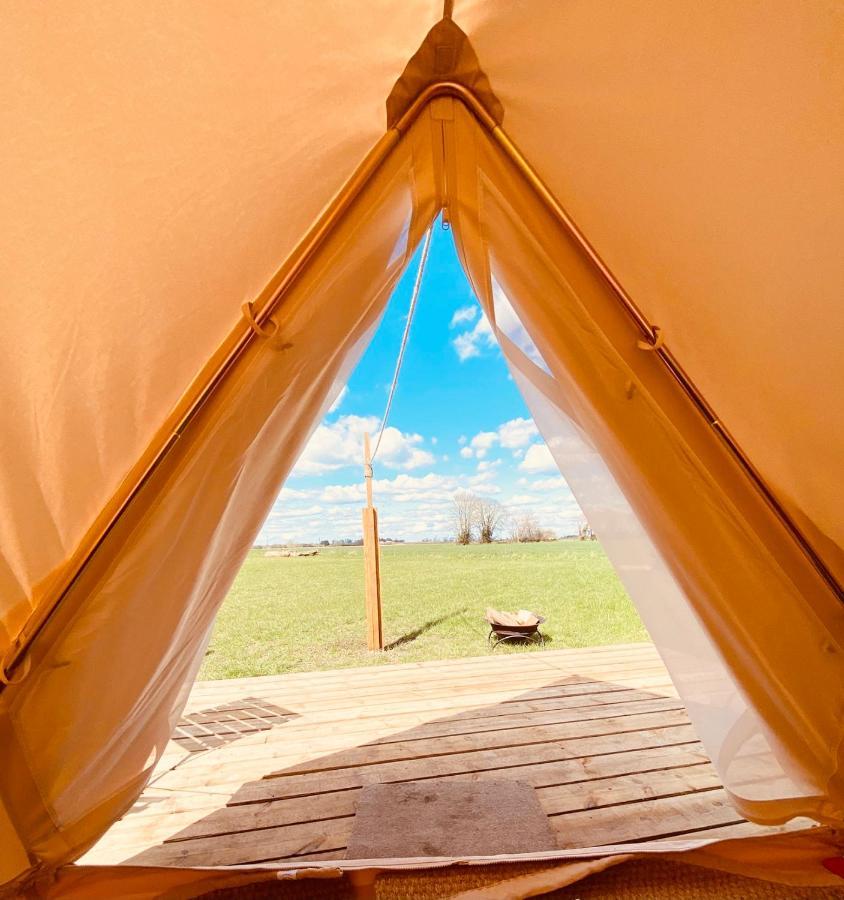 Fen Meadows Glamping - Luxury Cabins And Bell Tents Кембридж Екстер'єр фото