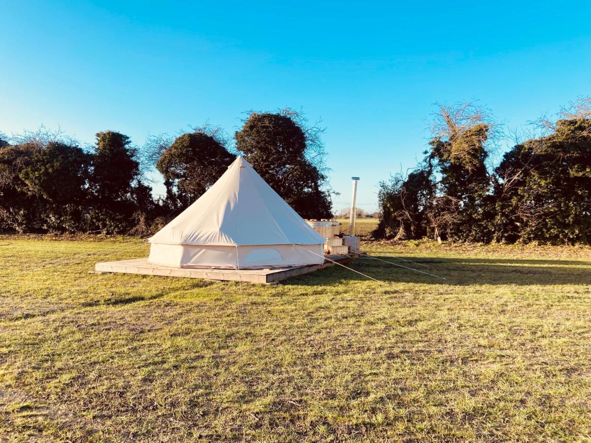 Fen Meadows Glamping - Luxury Cabins And Bell Tents Кембридж Екстер'єр фото