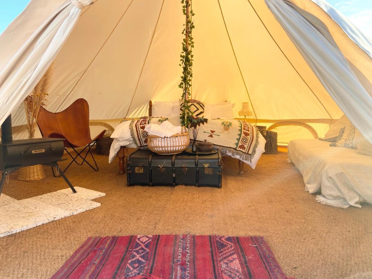 Fen Meadows Glamping - Luxury Cabins And Bell Tents Кембридж Екстер'єр фото