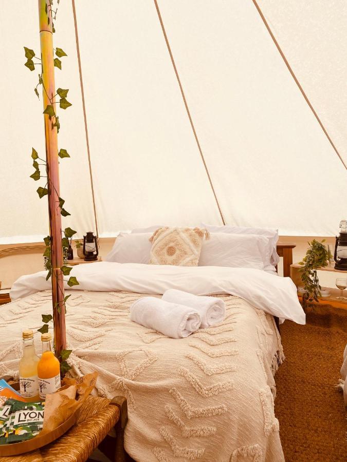 Fen Meadows Glamping - Luxury Cabins And Bell Tents Кембридж Екстер'єр фото