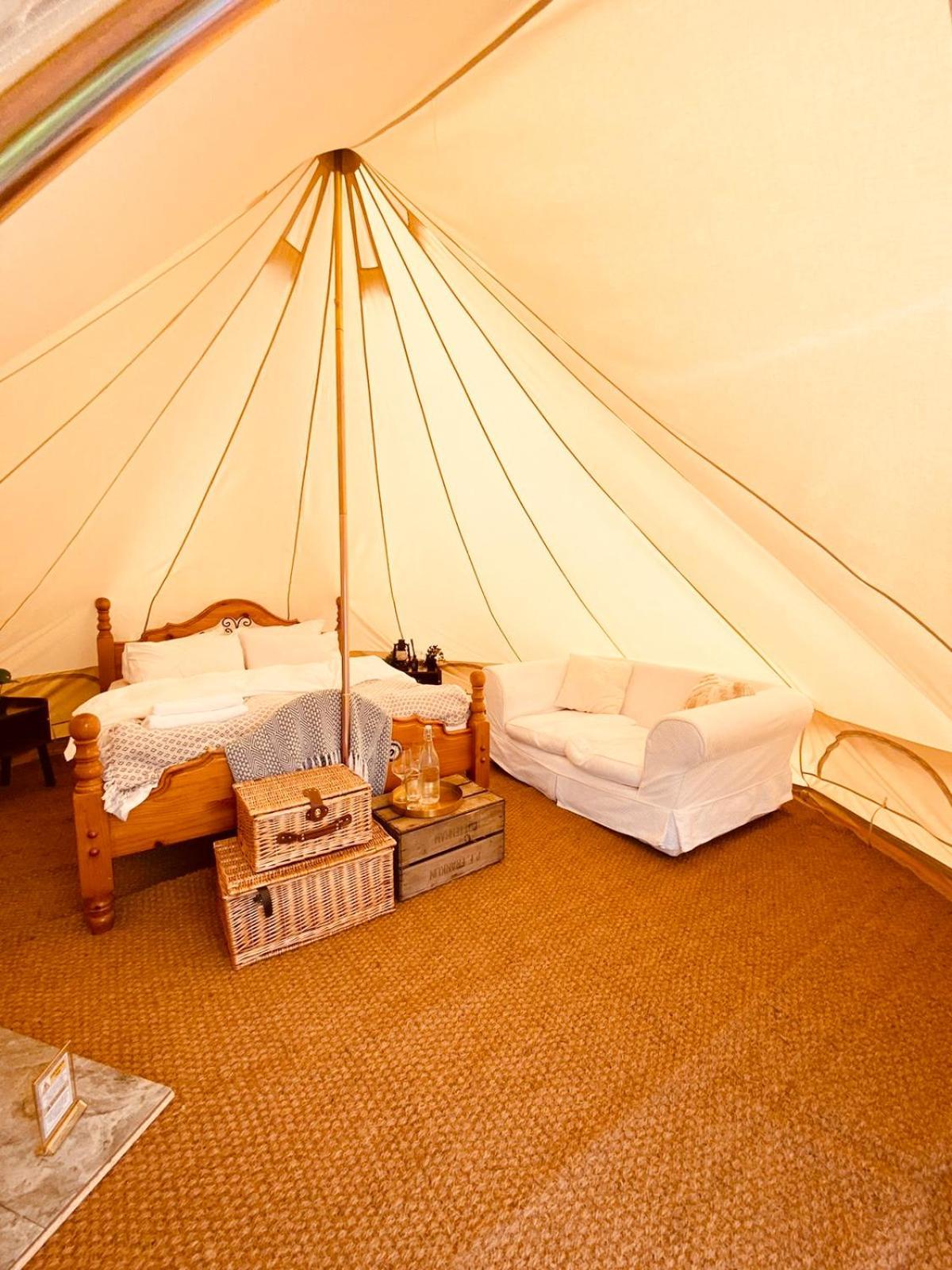 Fen Meadows Glamping - Luxury Cabins And Bell Tents Кембридж Екстер'єр фото